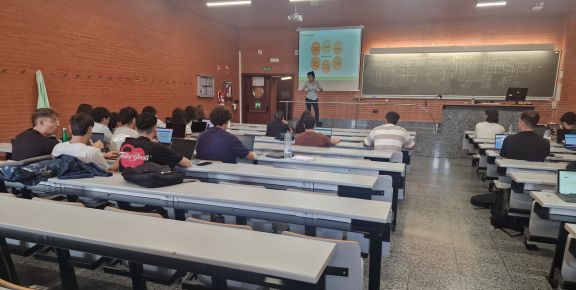 La Cátedra de Cooperativas Agroalimentarias celebra un seminario formativo para estudiantes (08/10/2025)